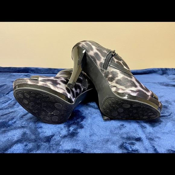 Open toe platform heels - Picture 3 of 16